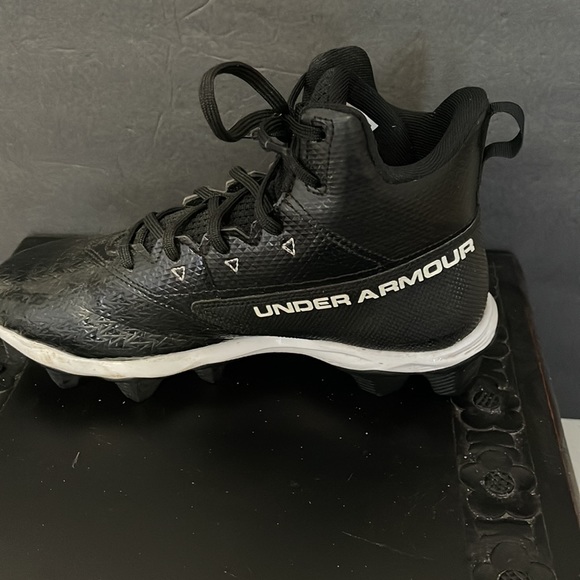 INDER ARMOUR BOYS ATHLETIC CLEATS - Picture 9 of 11